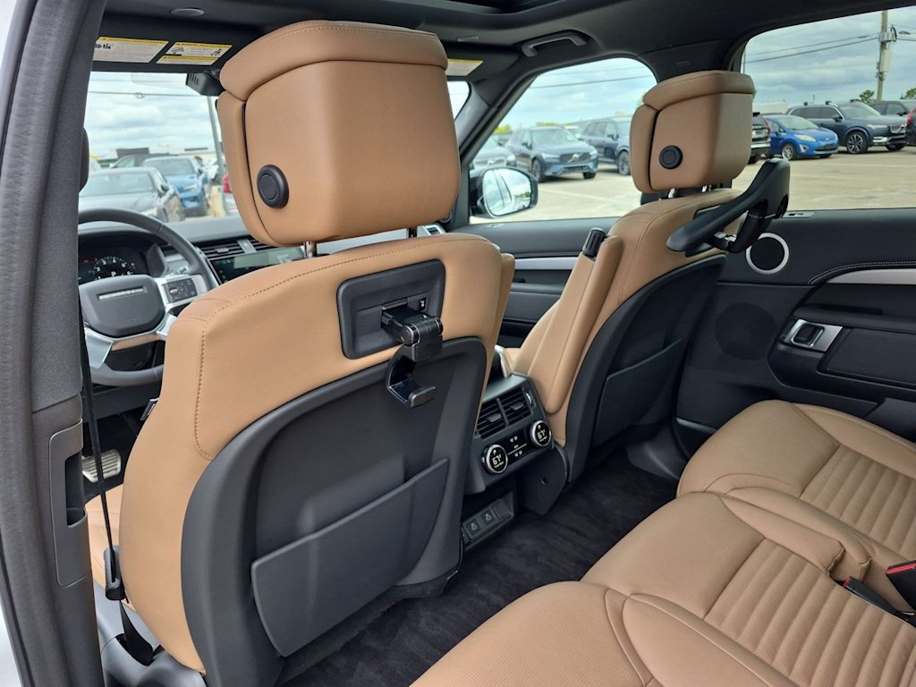 Thumbnail: 2025 Land Rover Discovery - 13
