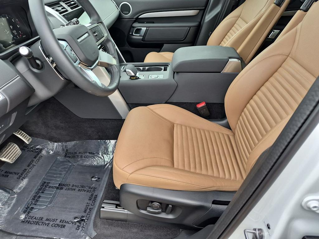 Thumbnail: 2025 Land Rover Discovery - 12