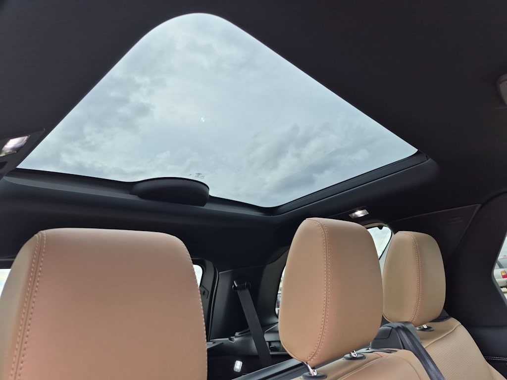 Thumbnail: 2025 Land Rover Discovery - 29