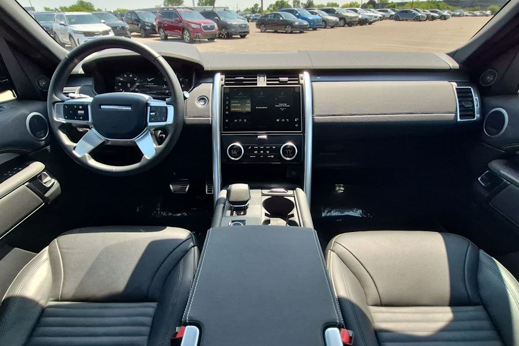 Thumbnail: 2025 Land Rover Discovery - 9