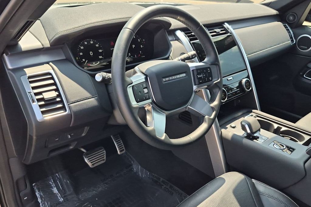 Thumbnail: 2025 Land Rover Discovery - 2