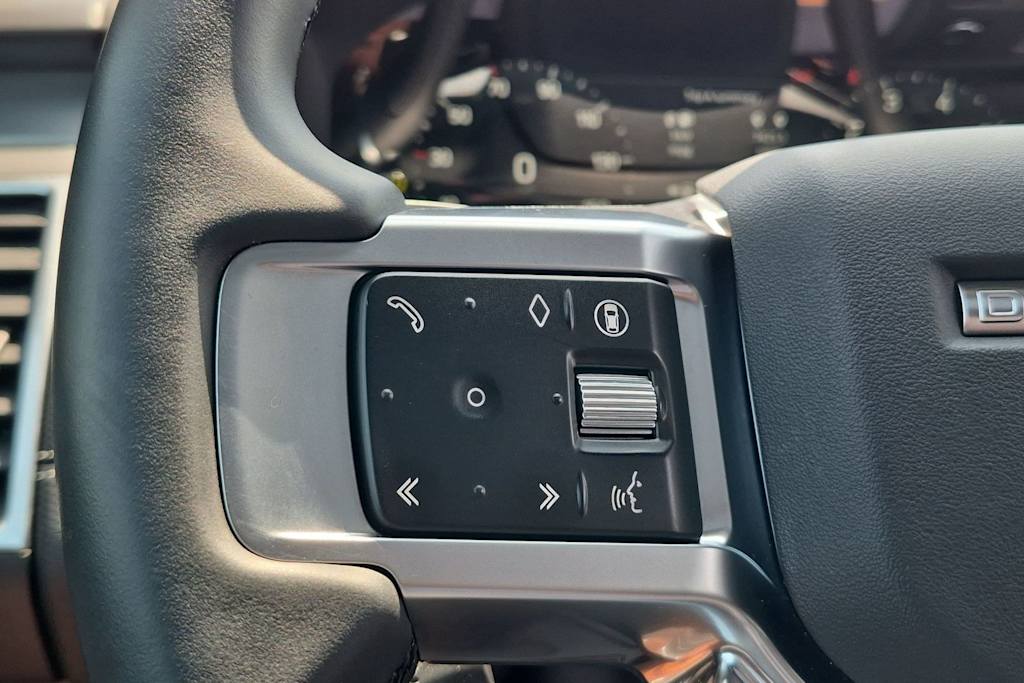 Thumbnail: 2025 Land Rover Discovery - 31