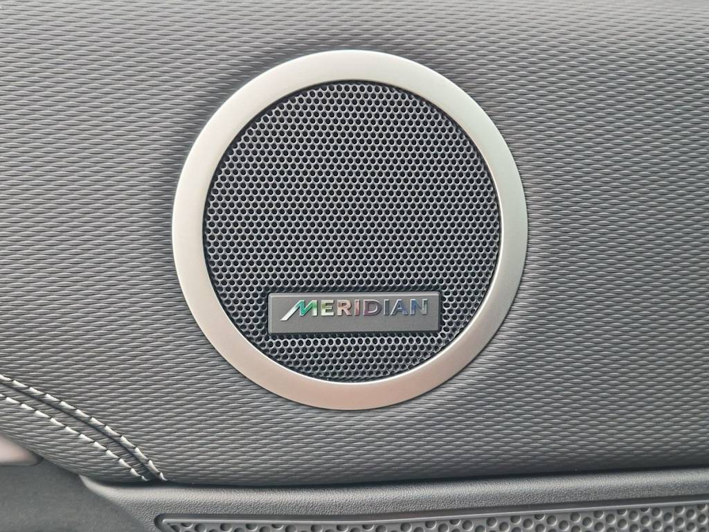 Thumbnail: 2026 Land Rover Discovery - 35