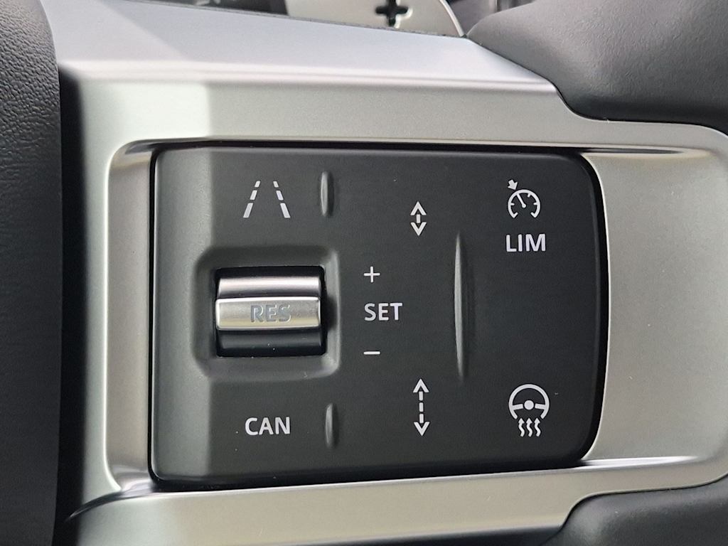 Thumbnail: 2026 Land Rover Discovery - 32