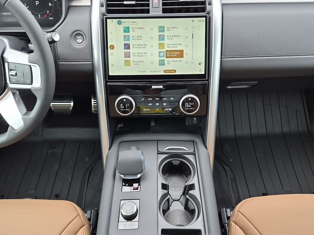 Thumbnail: 2026 Land Rover Discovery - 14
