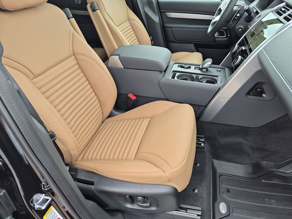 Thumbnail: 2026 Land Rover Discovery - 30