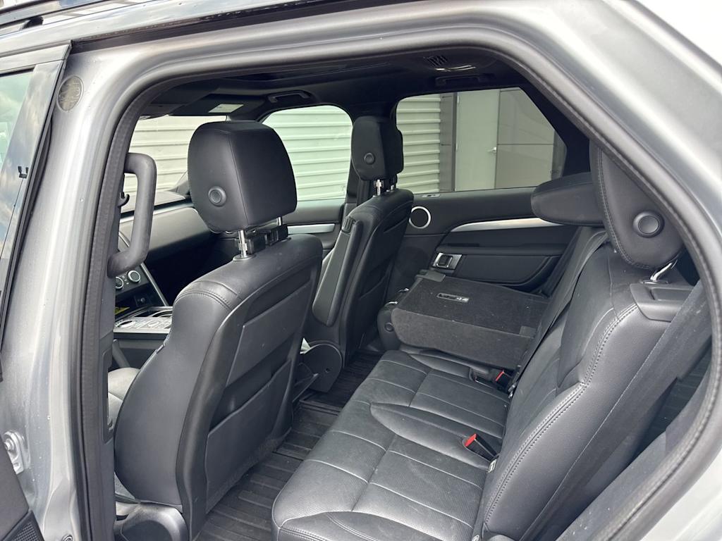 Thumbnail: 2020 Land Rover Discovery - 7
