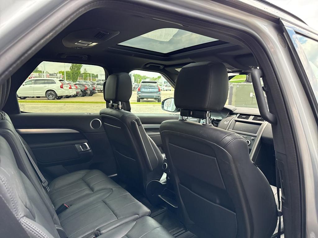 Thumbnail: 2020 Land Rover Discovery - 12