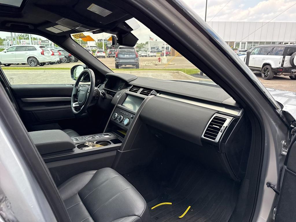 Thumbnail: 2020 Land Rover Discovery - 8