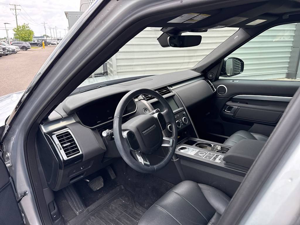 Thumbnail: 2020 Land Rover Discovery - 2