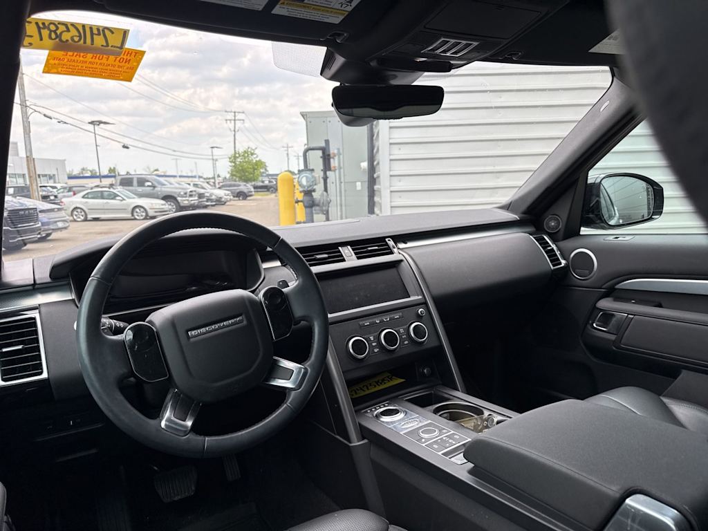 Thumbnail: 2020 Land Rover Discovery - 6