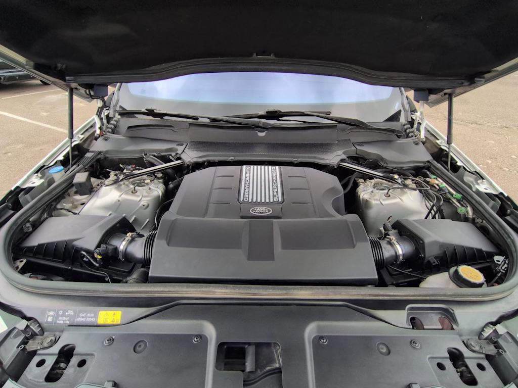 Thumbnail: 2020 Land Rover Discovery - 9