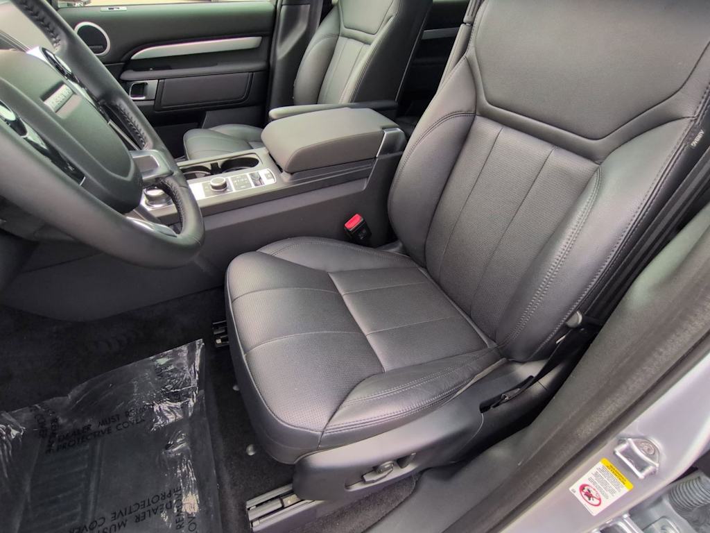 Thumbnail: 2020 Land Rover Discovery - 11