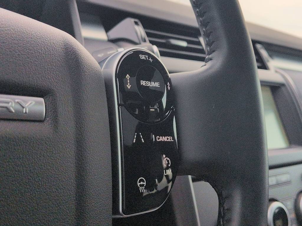 Thumbnail: 2020 Land Rover Discovery - 31