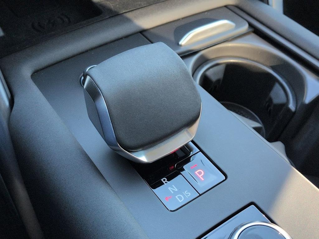 Thumbnail: 2025 Land Rover Discovery - 16