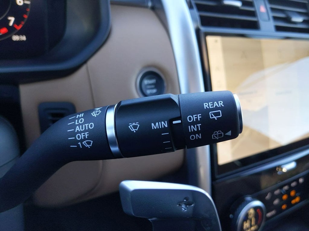 Thumbnail: 2025 Land Rover Discovery - 31