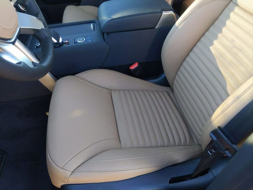 Thumbnail: 2025 Land Rover Discovery - 11