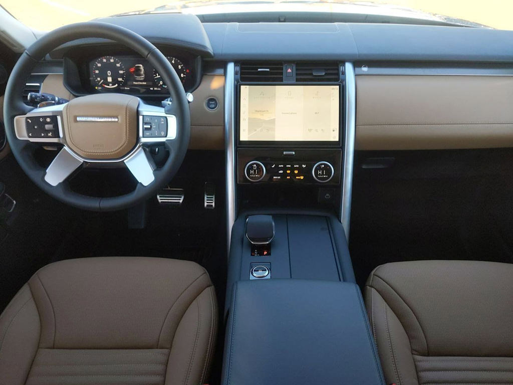 Thumbnail: 2025 Land Rover Discovery - 10