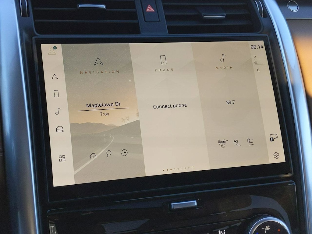 Thumbnail: 2025 Land Rover Discovery - 15