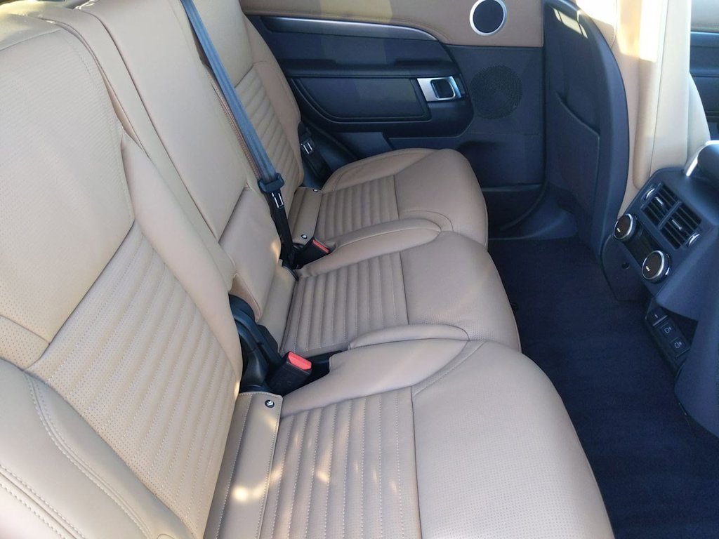 Thumbnail: 2025 Land Rover Discovery - 28