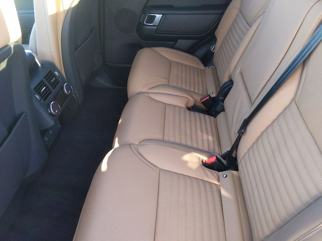 Thumbnail: 2025 Land Rover Discovery - 27