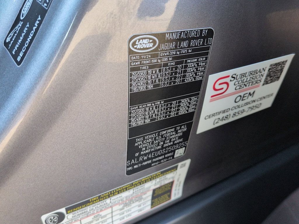 Thumbnail: 2025 Land Rover Discovery - 40