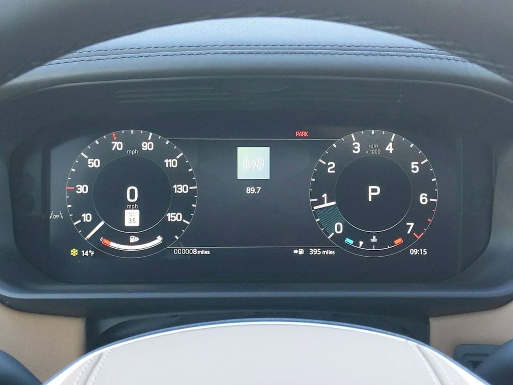 Thumbnail: 2025 Land Rover Discovery - 17