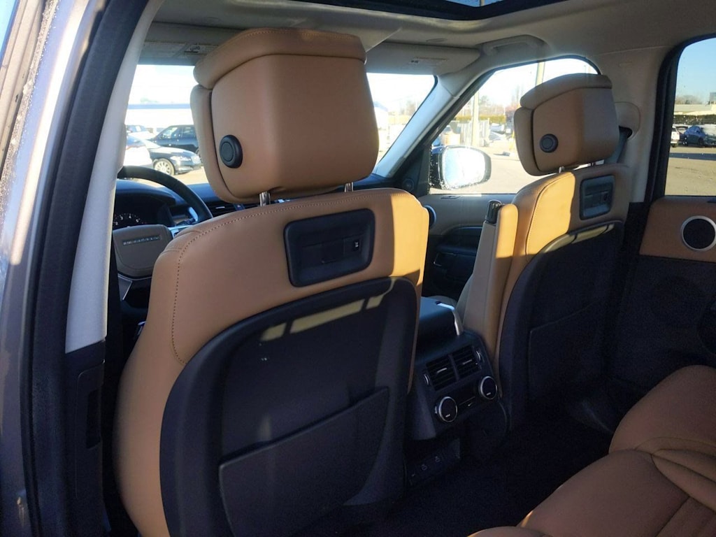 Thumbnail: 2025 Land Rover Discovery - 13