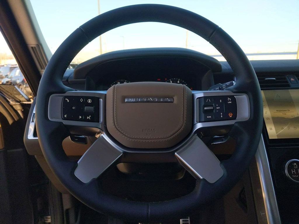 Thumbnail: 2025 Land Rover Discovery - 14