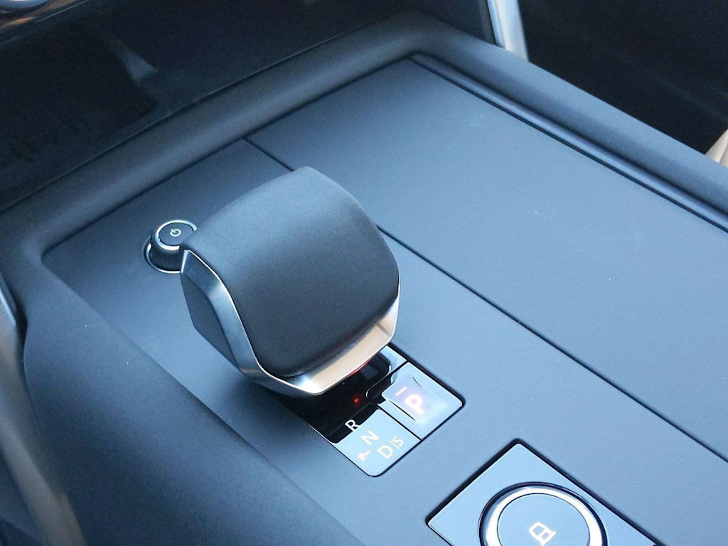 Thumbnail: 2025 Land Rover Discovery - 19