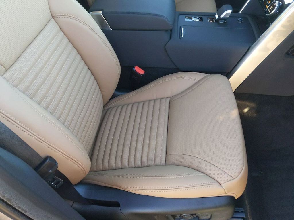 Thumbnail: 2025 Land Rover Discovery - 12