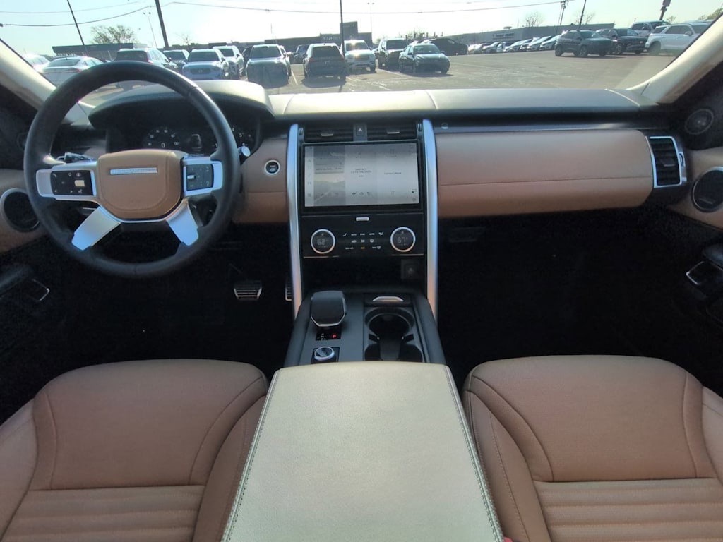 Thumbnail: 2025 Land Rover Discovery - 10