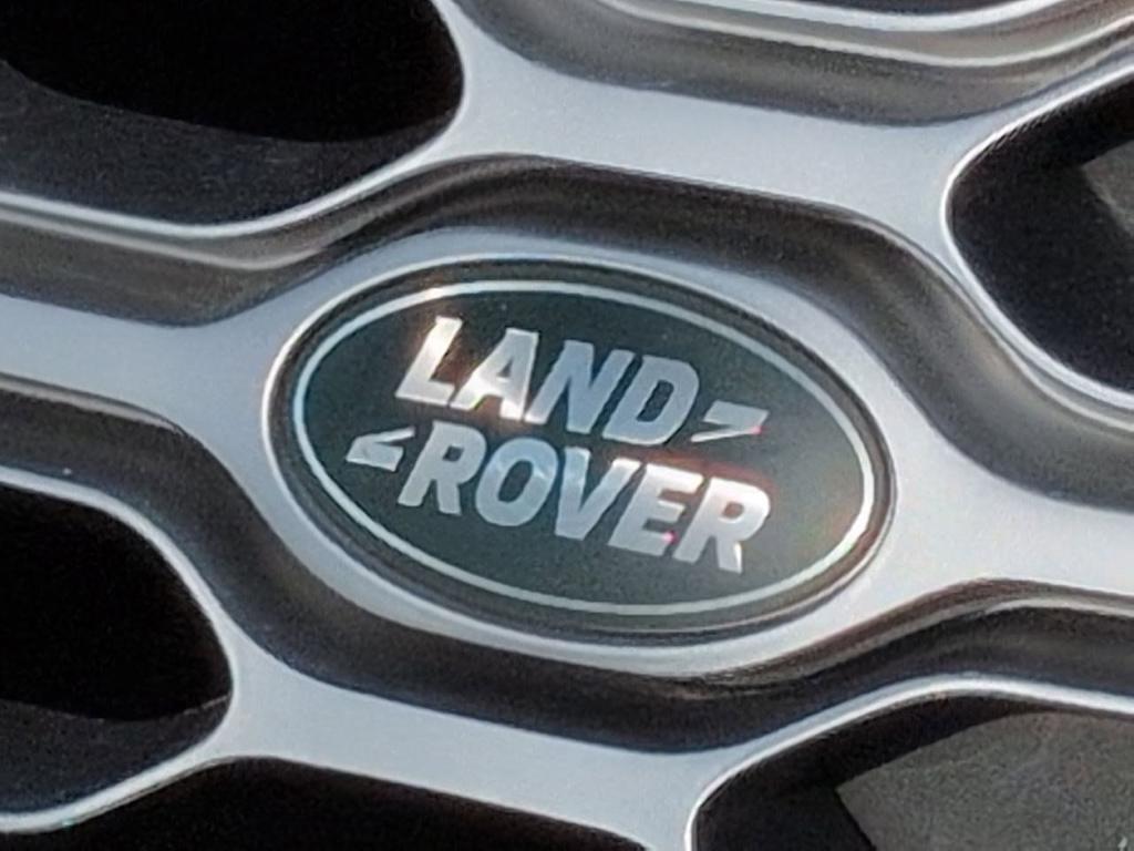 Thumbnail: 2025 Land Rover Discovery - 16