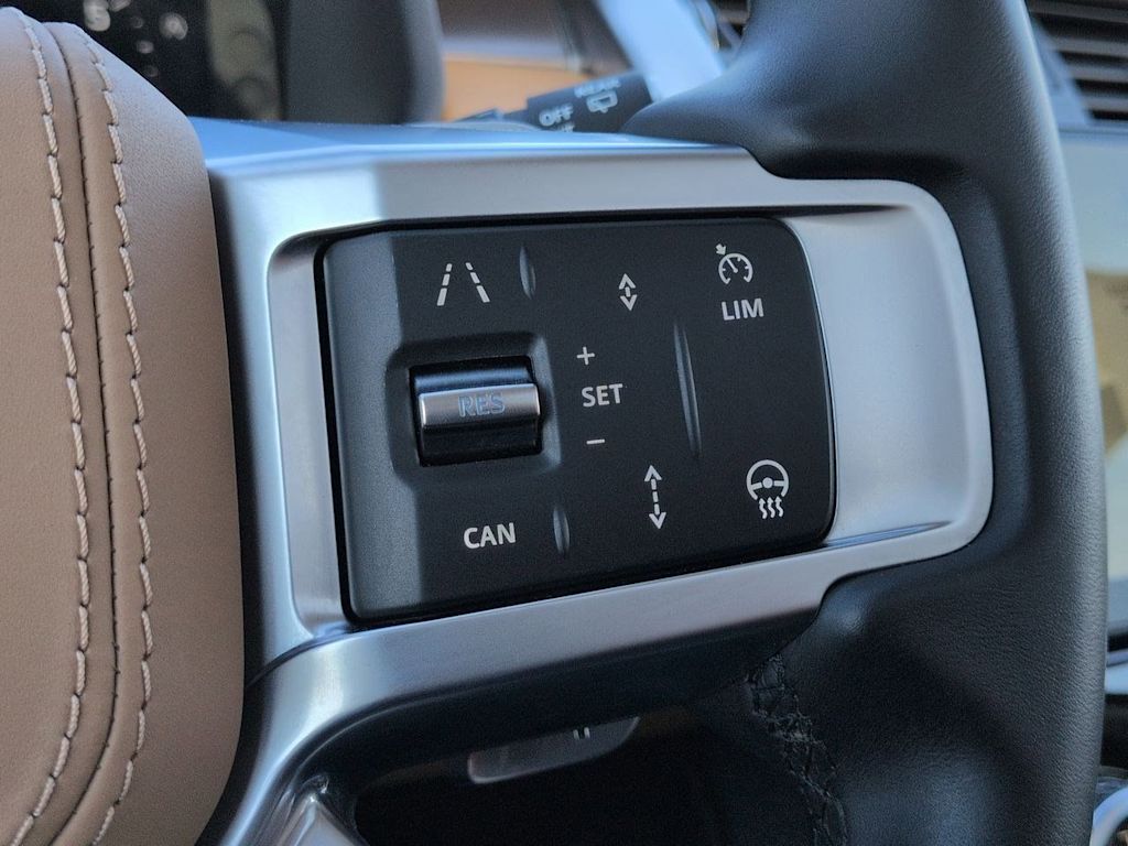 Thumbnail: 2025 Land Rover Discovery - 31