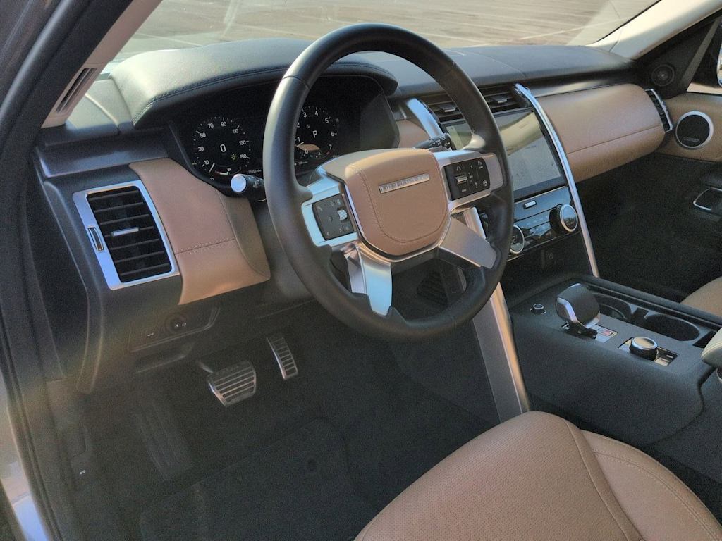 Thumbnail: 2025 Land Rover Discovery - 2
