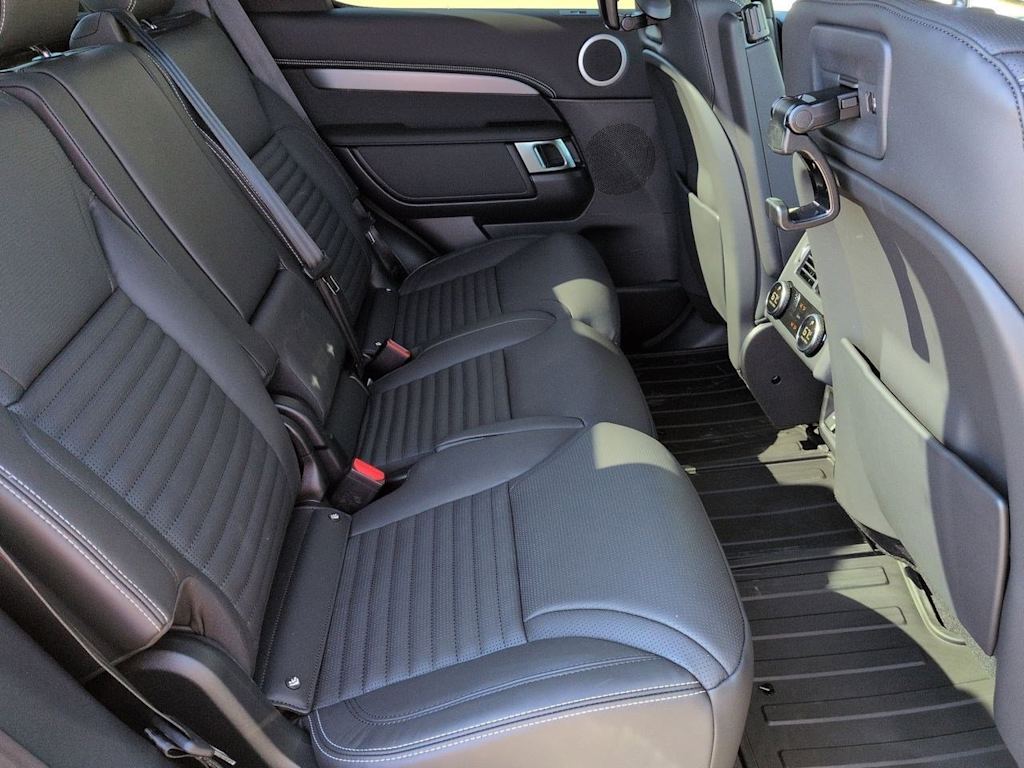 Thumbnail: 2026 Land Rover Discovery - 26