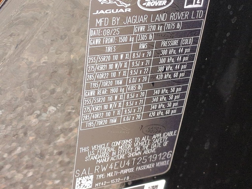 Thumbnail: 2026 Land Rover Discovery - 16