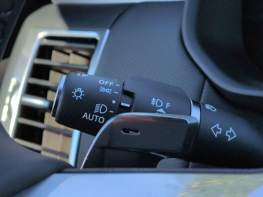 Thumbnail: 2026 Land Rover Discovery - 14