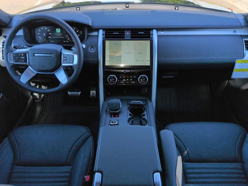Thumbnail: 2026 Land Rover Discovery - 8