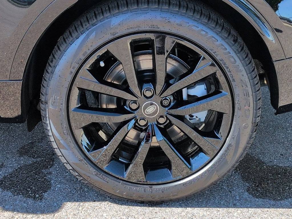 Thumbnail: 2026 Land Rover Discovery - 7