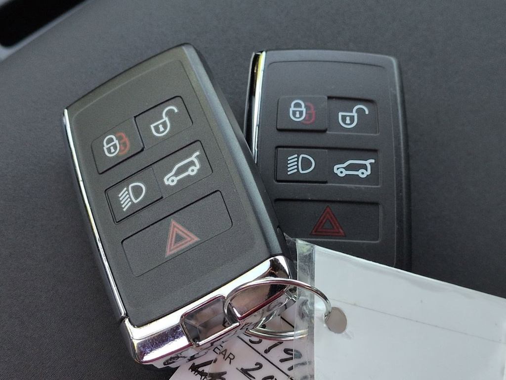 Thumbnail: 2026 Land Rover Discovery - 37