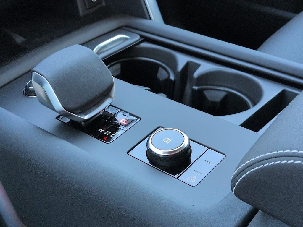 Thumbnail: 2026 Land Rover Discovery - 36