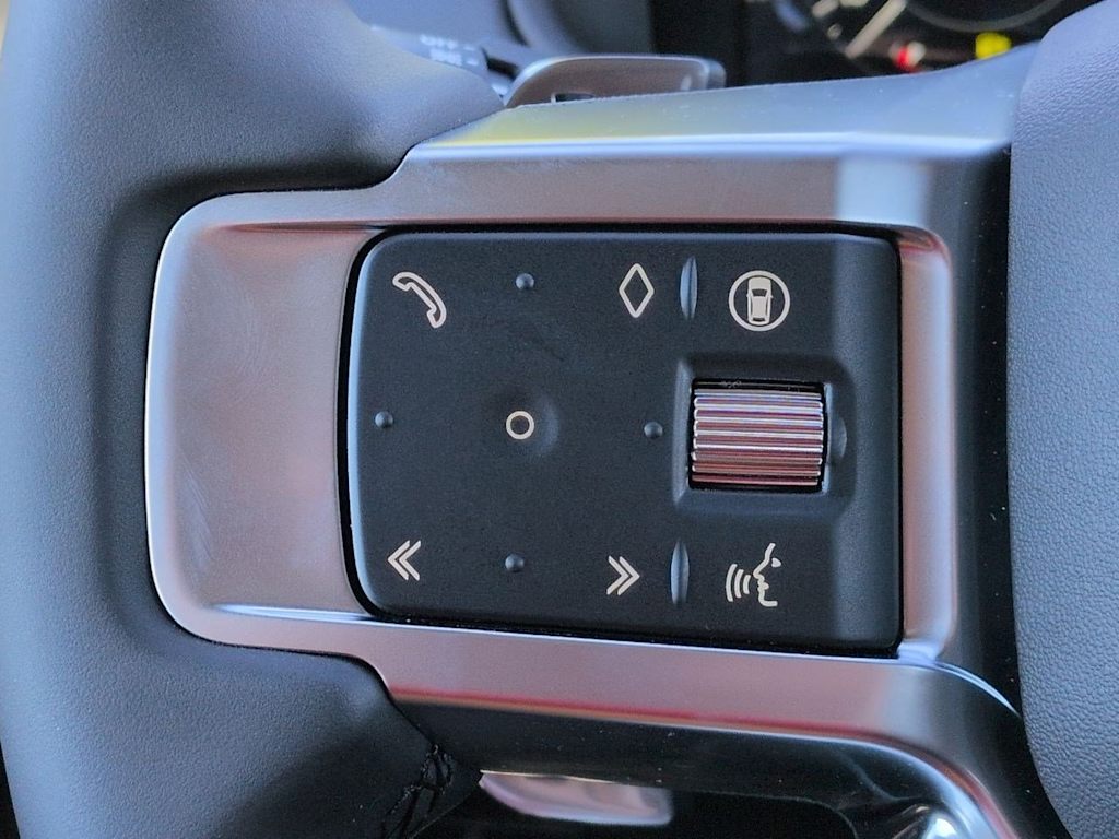 Thumbnail: 2026 Land Rover Discovery - 28