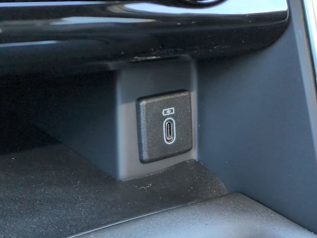 Thumbnail: 2026 Land Rover Discovery - 35