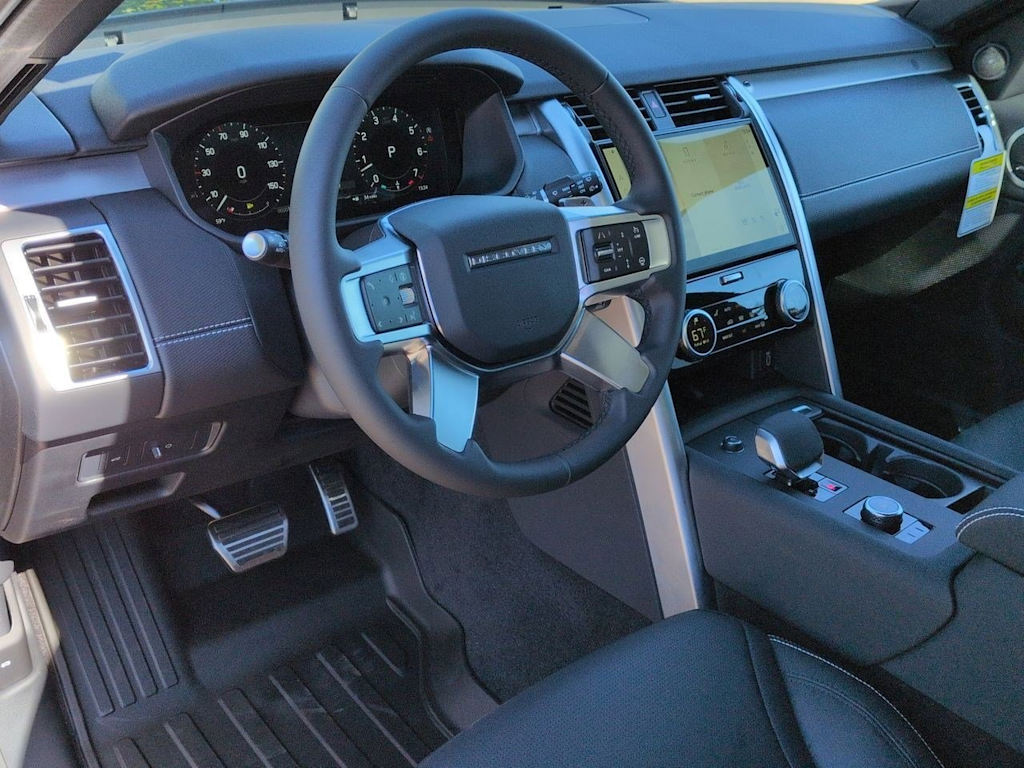 Thumbnail: 2026 Land Rover Discovery - 2