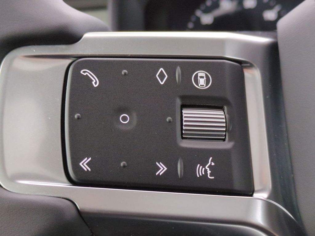 Thumbnail: 2026 Land Rover Discovery - 30