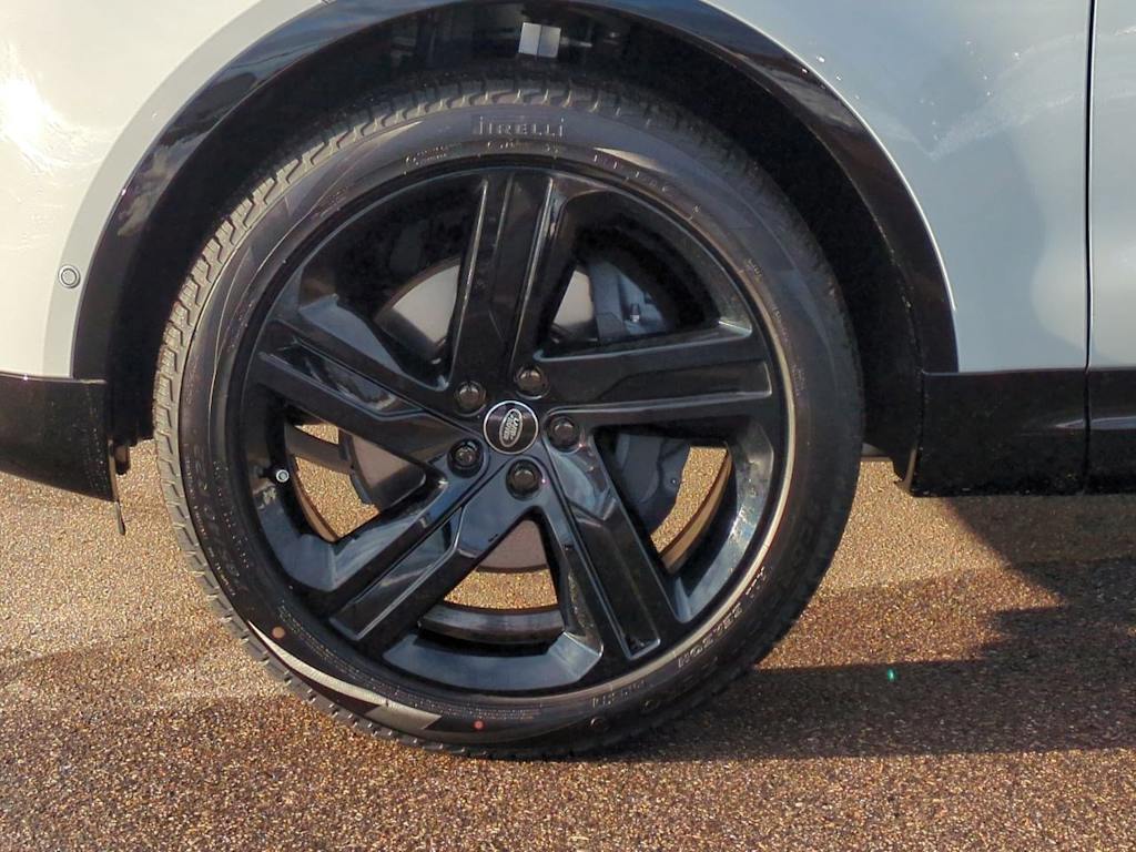 Thumbnail: 2026 Land Rover Discovery - 8