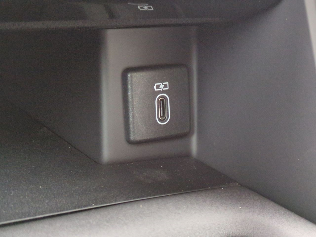 Thumbnail: 2026 Land Rover Discovery - 37