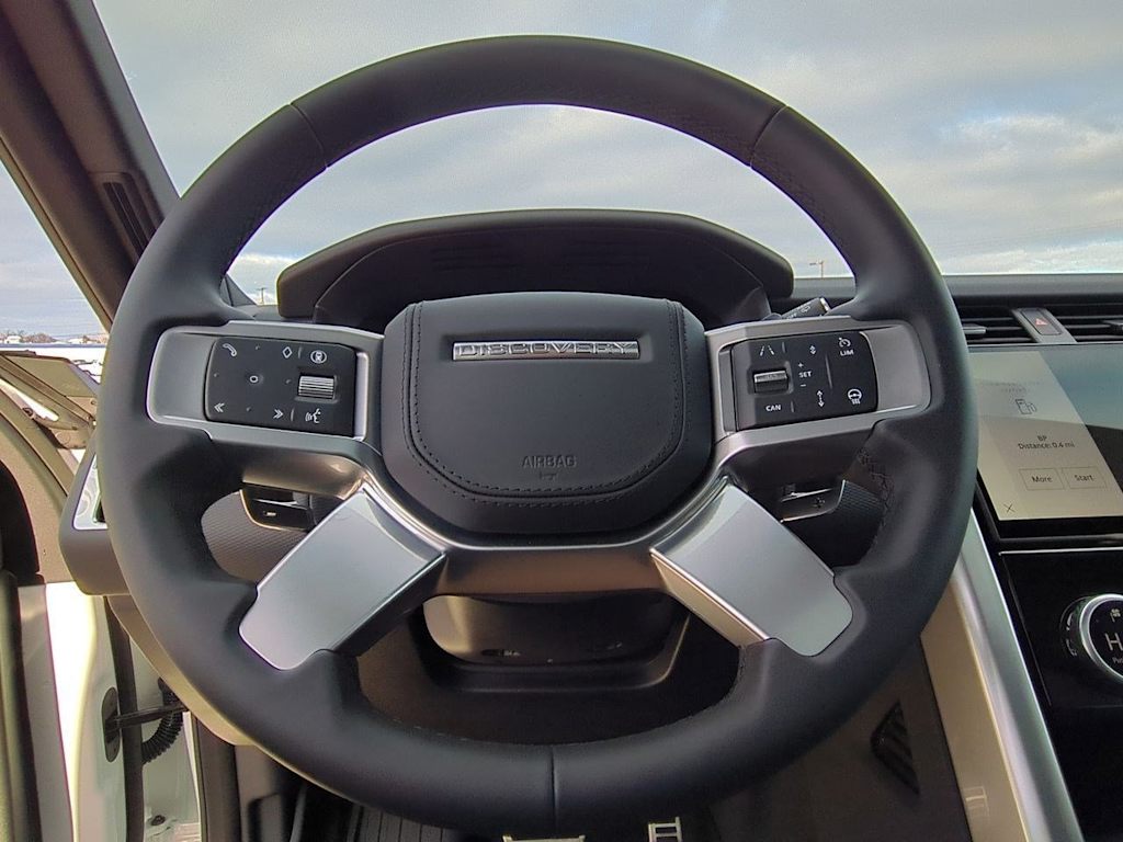 Thumbnail: 2026 Land Rover Discovery - 13