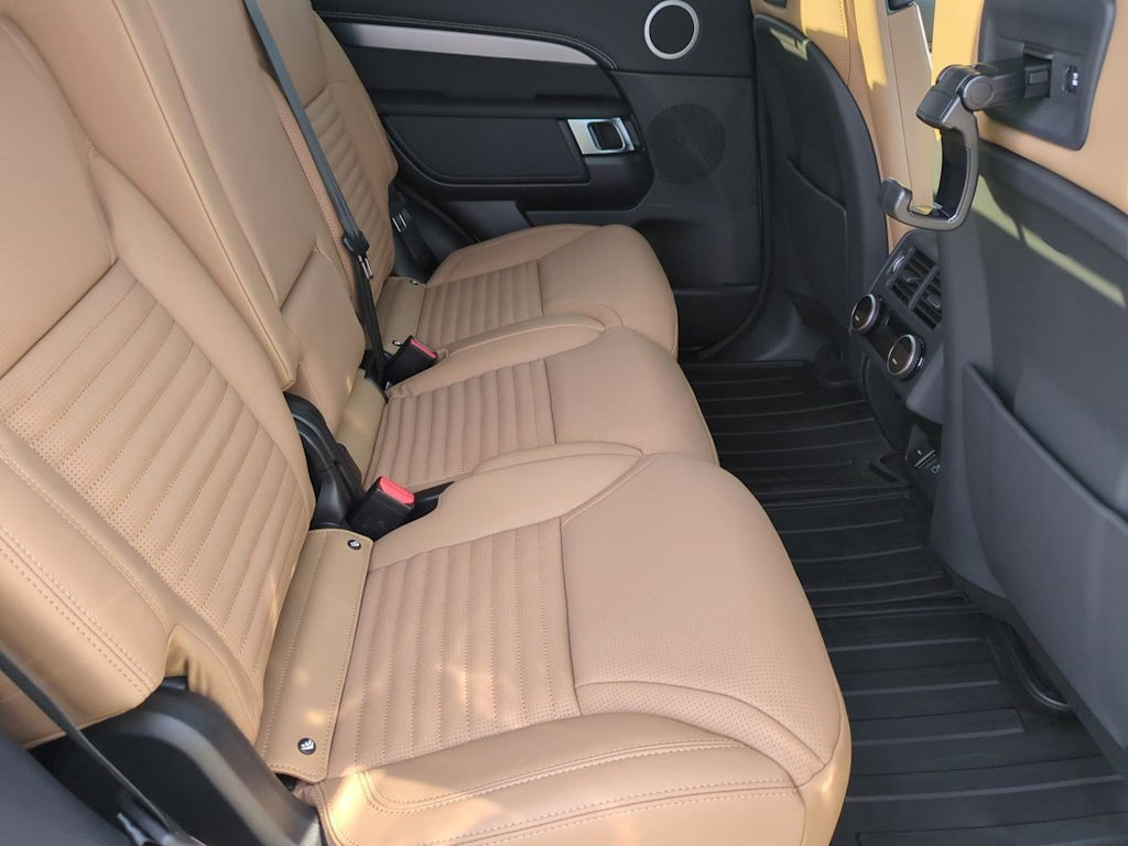 Thumbnail: 2026 Land Rover Discovery - 11